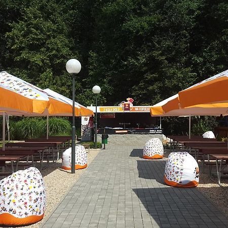 Restaurace A Penzion Zdena Bouda Hradec Králové エクステリア 写真