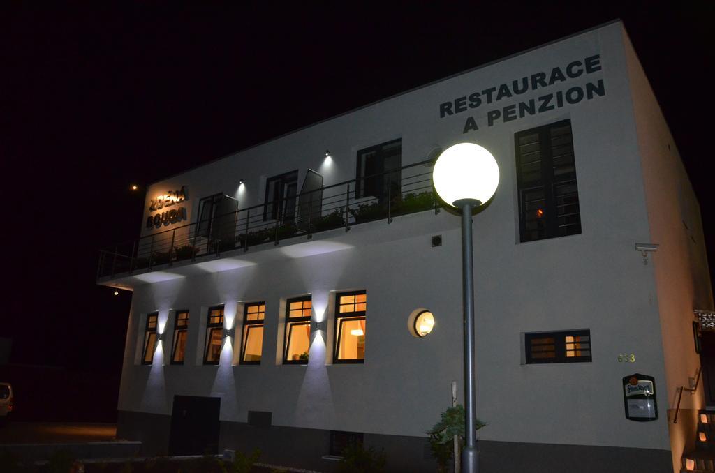 Restaurace A Penzion Zdena Bouda Hradec Králové エクステリア 写真