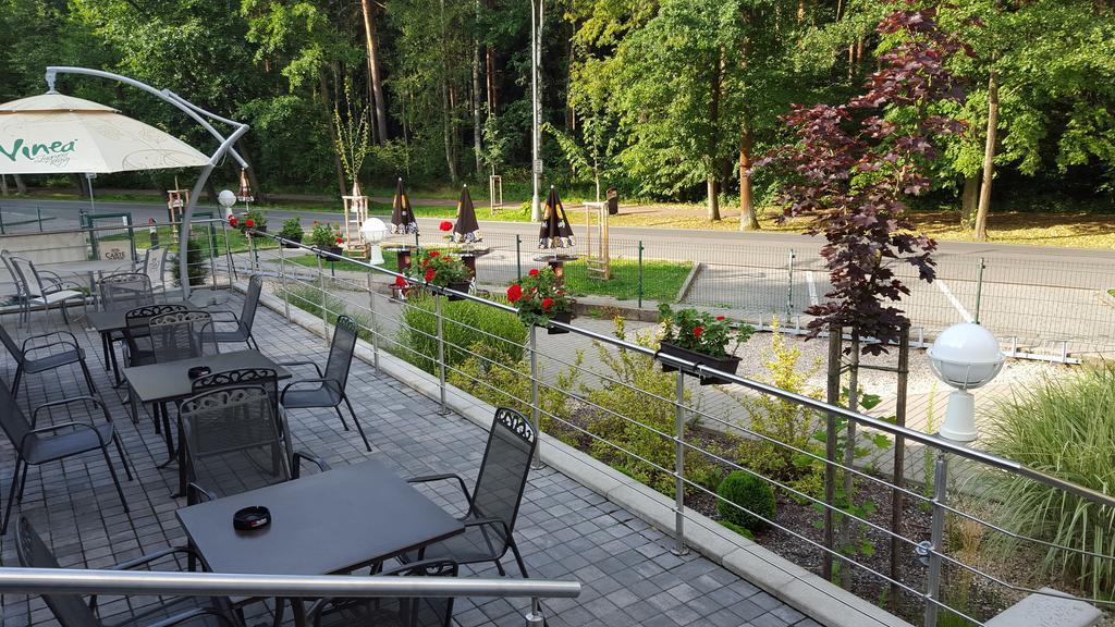Restaurace A Penzion Zdena Bouda Hradec Králové エクステリア 写真