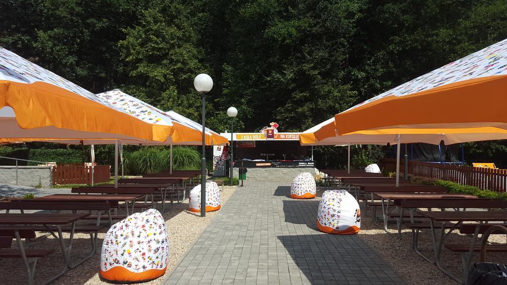 Restaurace A Penzion Zdena Bouda Hradec Králové エクステリア 写真